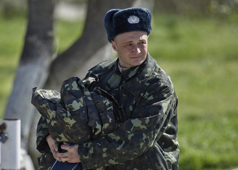 Binh lính Ukraine ở Crimea: Đi đâu về đâu? - ảnh 1