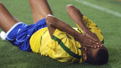 11 khoảnh khắc gây tranh cãi nhất lịch sử World Cup - ảnh 10