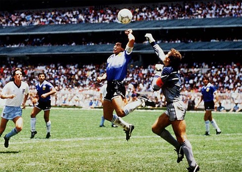 11 khoảnh khắc gây tranh cãi nhất lịch sử World Cup - ảnh 6