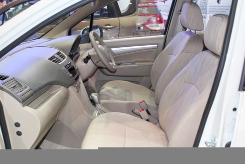 Xe 7 chỗ Suzuki Ertiga giá 599 triệu ở Việt Nam - ảnh 10