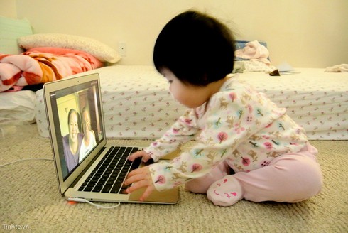 Trẻ em tiếp thu công nghệ nhanh hơn người lớn - ảnh 1