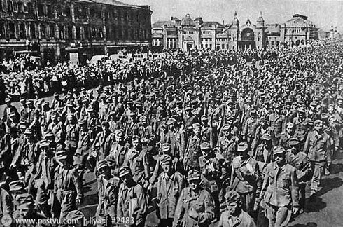 Ukraine: Ý đồ nào khi ly khai dẫn giải tù binh ngày độc lập? - ảnh 9