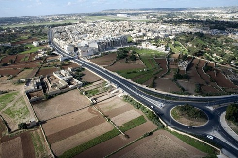 Quốc gia có ô tô 'đông đúc' hơn người - ảnh 9