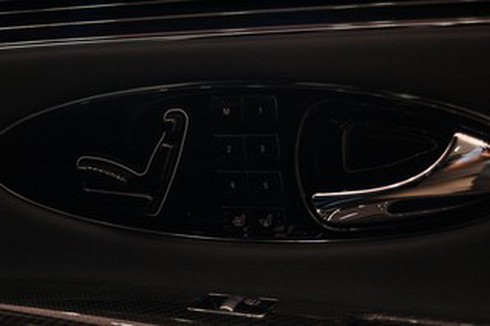 Khám phá Maybach 62S của bố chồng Hà Tăng - ảnh 12