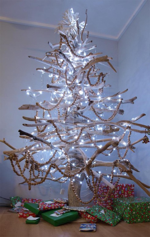 11 mẫu cây thông Noel sáng tạo từ phế liệu - ảnh 3