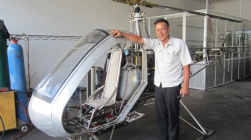 Kỹ sư Bùi Hiển chờ cất cánh chiếc trực thăng tự chế thứ hai - ảnh 1