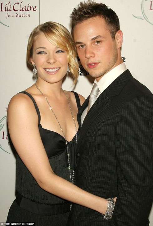 Những ngôi sao hết yêu nhau thì 'nói lời cay đắng' - ảnh 5