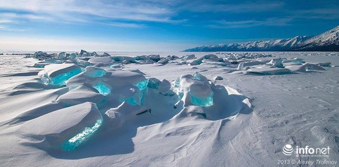 Quang cảnh kỳ vĩ của những hồ nước đóng băng trên thế giới - ảnh 4