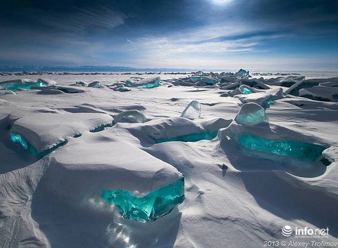 Quang cảnh kỳ vĩ của những hồ nước đóng băng trên thế giới - ảnh 3