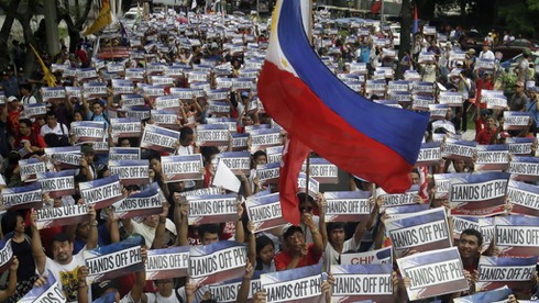 Philippines biểu tình phản đối Trung Quốc ở Biển Đông - ảnh 1