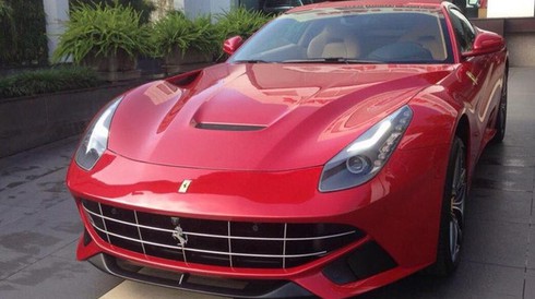 Rộ tin đồn đại gia Thanh Hóa tậu Ferrari F12 Berlinetta sau Bentley Mulsanne Speed - ảnh 1