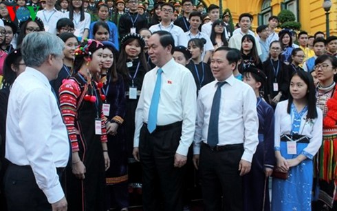 Chủ tịch nước Trần Đại Quang gặp mặt học sinh, sinh viên dân tộc thiểu số xuất sắc - ảnh 1