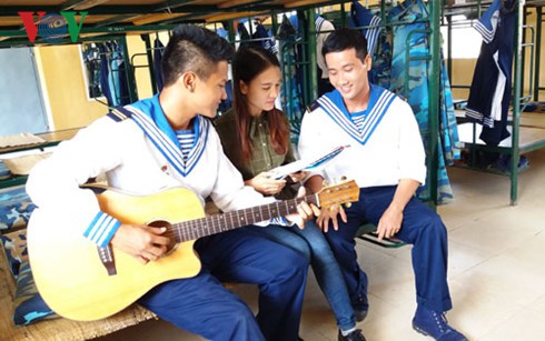 Cán bộ, chiến sĩ vùng biển đảo Tây Nam đón Tết vui tươi, ấm cúng - ảnh 1