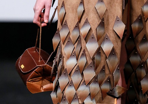 Ngỡ ngàng trước những trang phục làm từ socola đẹp hơn cả đồ thật - ảnh 8