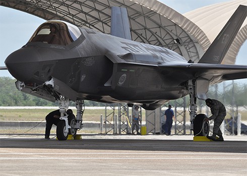 Mỹ lần đầu tiên triển khai F-35 tới châu Âu - ảnh 2