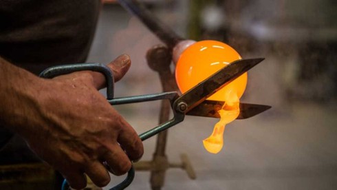 Thuỷ tinh rắn hay lỏng? - ảnh 1