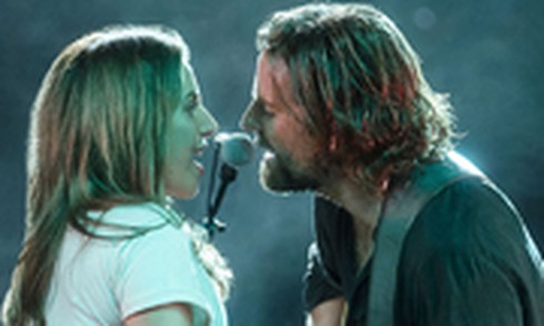 'Shallow' - tình yêu bắt đầu từ sự lắng nghe