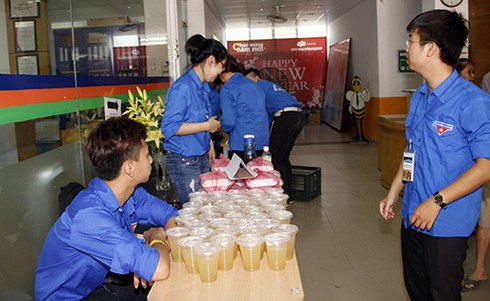 Kỳ thi ĐHQGHN: Phát 1.200 suất cơm miễn phí chỉ trong một ngày - ảnh 3