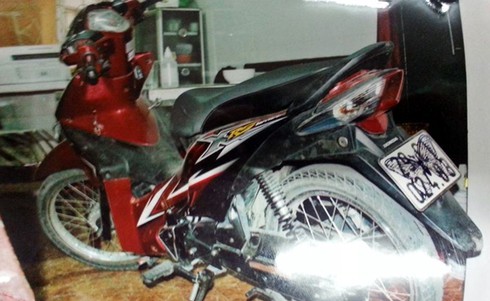 Giật túi xách của thiếu nữ, hai tên cướp bị đạp ngã xuống đường - ảnh 1
