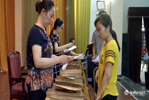 Thay đổi điểm chuẩn liên tục, Trường ĐH Kinh tế quốc dân loại 800 bộ hồ sơ - ảnh 5