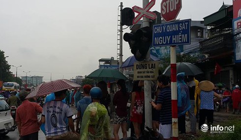 Vượt qua đường sắt một người đàn ông tử vong - ảnh 2