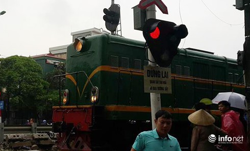 Vượt qua đường sắt một người đàn ông tử vong - ảnh 1