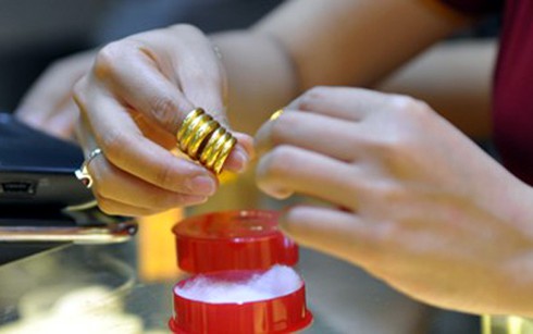 Nữ giúp việc tráo vàng giả lấy vàng thật của gia chủ - ảnh 1