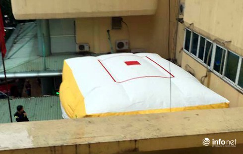 Nam thanh niên nghi ngáo đá, náo loạn bệnh viện - ảnh 3