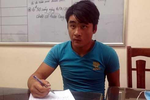 Trung tá CSGT bị gã say rượu ném gạch gãy tay - ảnh 1