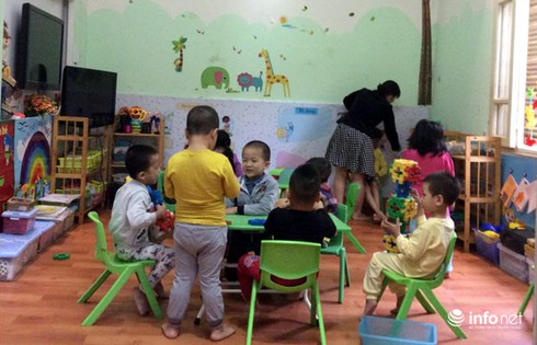 Hà Nội: Clip cô giáo đánh trẻ mầm non vì ăn chậm, hiệu trưởng nói gì? - ảnh 4