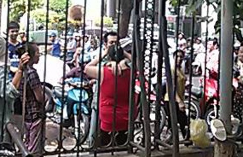 “Thánh cô chữa bách bệnh” xuất hiện trước Bệnh viện K: Lãnh đạo BV nói gì? - ảnh 2