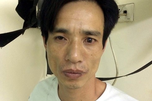 Gặp 141, hai nam thanh niên phi tang ma túy vào chậu hoa trên vỉa hè - ảnh 2