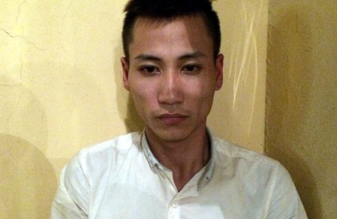 Gặp 141, hai nam thanh niên phi tang ma túy vào chậu hoa trên vỉa hè - ảnh 3