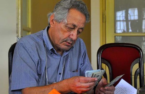 Khách nước ngoài để quên hơn 7.000 USD trên xe taxi được trả lại - ảnh 2