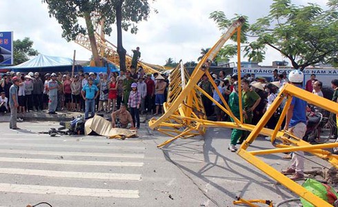 Kinh hoàng sập cần cẩu khiến 3 người thương vong ở Hải Phòng - ảnh 1