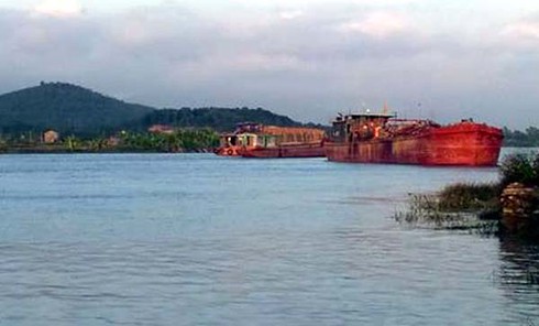 Nữ chủ lò gạch dùng súng tự chế bắn trọng thương chủ tàu khai thác cát - ảnh 1