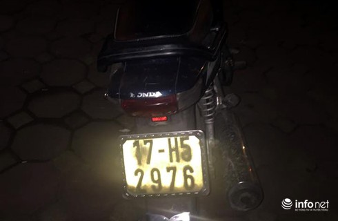 Nam thanh niên cất ma túy trong gói giấy ăn mang đi... dạo phố - ảnh 1