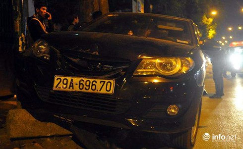 Xe điên đâm hàng loạt phương tiện đang lưu thông ở Thủ đô rồi tháo chạy - ảnh 1