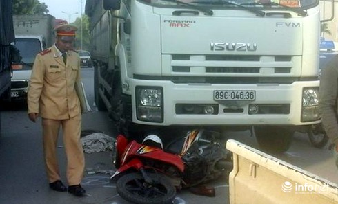 Người đàn ông chết thảm dưới gầm xe tải ở Thủ đô - ảnh 1