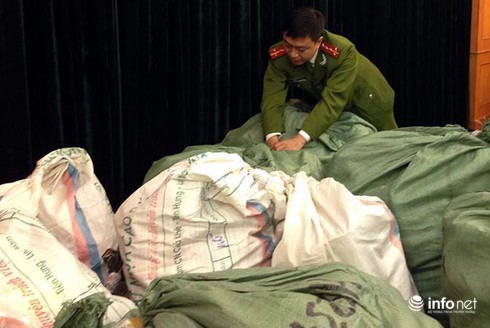 Tiêu hủy hơn 1.000 sản phẩm thời trang giả, phạt gần 2 tỷ đồng - ảnh 2