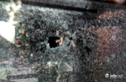 Vụ Trưởng CATP Phủ Lý bị bắn tại nhà riêng: Thấy nòng súng chĩa vào lỗ khóa cửa - ảnh 2