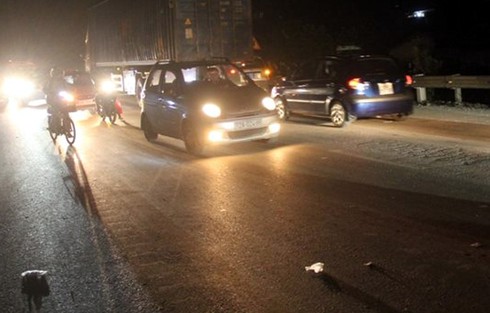 Xe biển xanh va chạm liên hoàn khiến một người bất tỉnh, nhập viện - ảnh 1