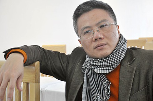 GS Ngô Bảo Châu dịch sách gây quỹ ủng hộ trẻ em nghèo - ảnh 2