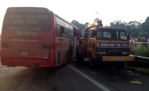 Phó Thủ tướng chia buồn, chỉ đạo khắc phục hậu quả vụ hai xe khách đâm nhau - ảnh 1