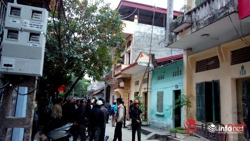 Nhà 3 tầng cháy, phát hiện đôi vợ chồng chết cạnh vũng máu - ảnh 1