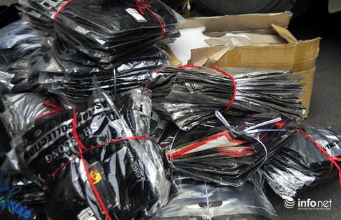 Hơn 20 tấn hàng không rõ nguồn gốc bị tạm giữ tại bến Phà Đen - ảnh 2