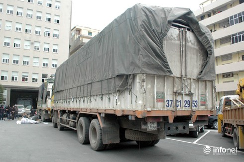 Hơn 20 tấn hàng không rõ nguồn gốc bị tạm giữ tại bến Phà Đen - ảnh 1