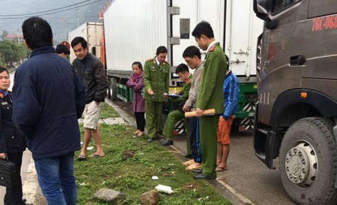 Đi tìm chồng, một phụ nữ bị cưỡng đoạt giữa đường vắng - ảnh 1