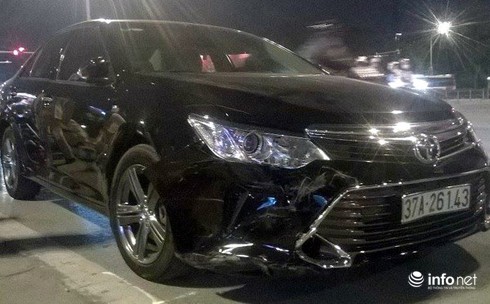 Xác định đanh tính tài xế Camry vượt đèn đỏ gây tai nạn liên hoàn - ảnh 1