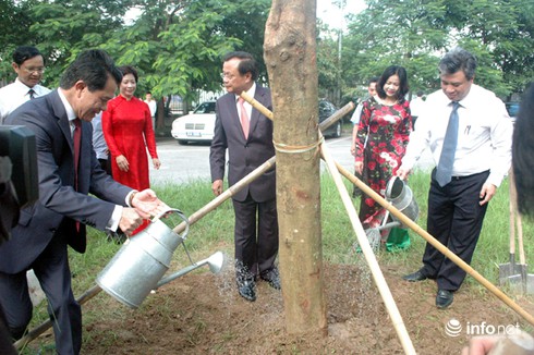 Sở GD&ĐT Hà Nội yêu cầu không sử dụng xe công, du xuân trong giờ hành chính - ảnh 1